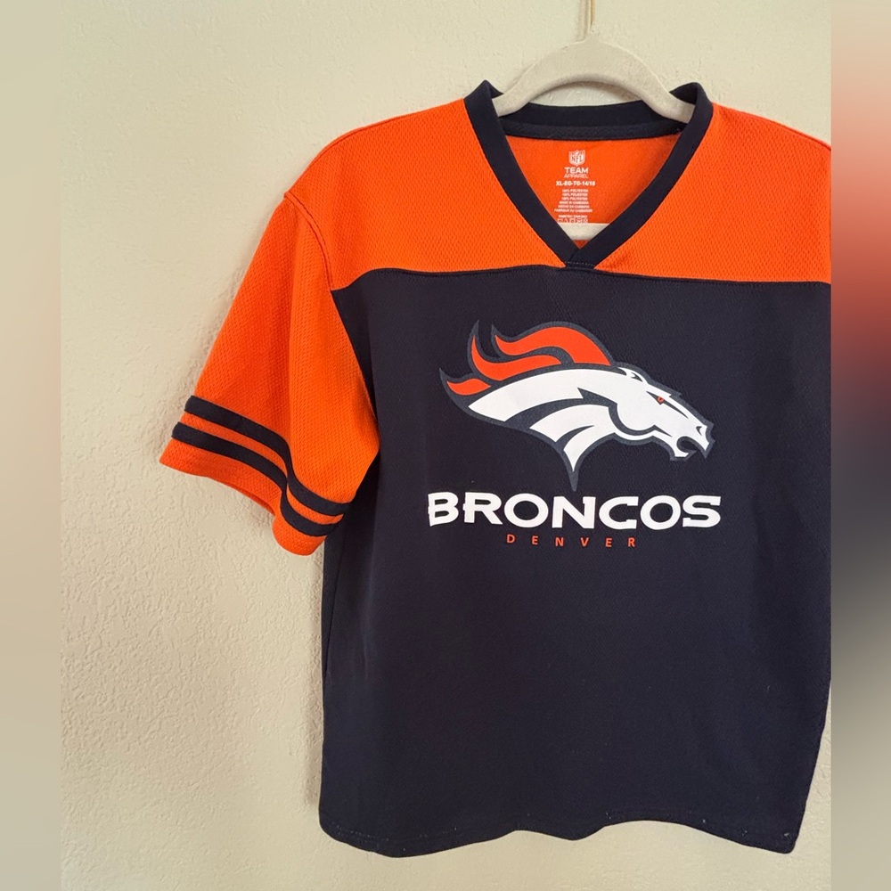 Broncos jersey t-shirt - Picture 2 of 4